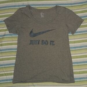 🌈Nike T-shirt 🌈5 for $25‎